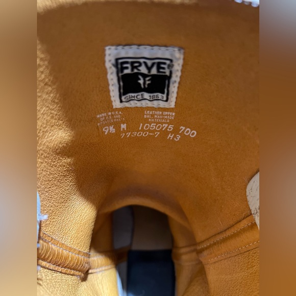 FRYE 12R Harness Crackle White Leather Boots - Picture 4 of 6